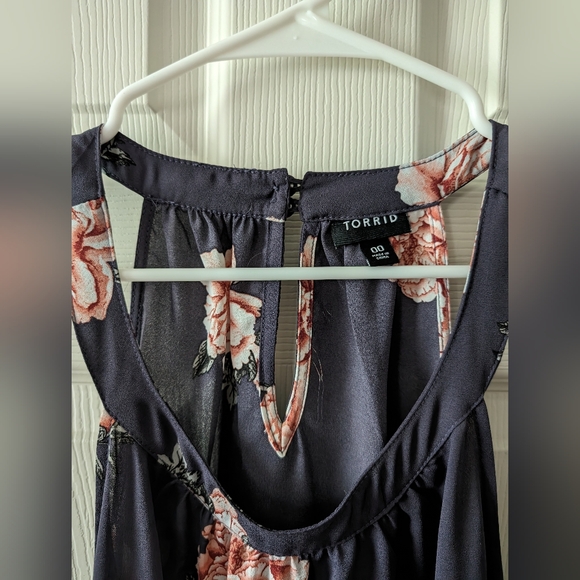 Flowered sleeveless blouse - Picture 4 of 7